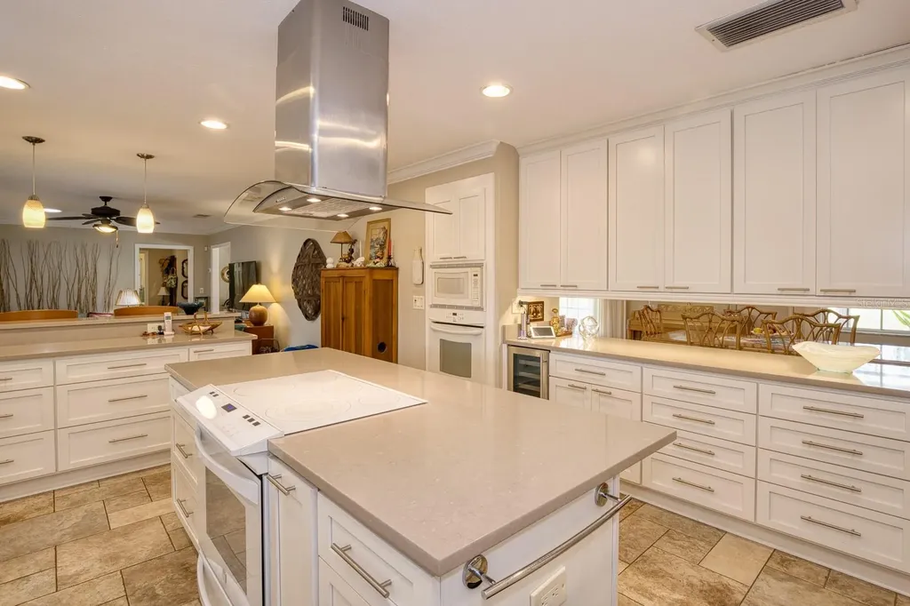 900 N Citrus Avenue Howey In The Hills FL 34737