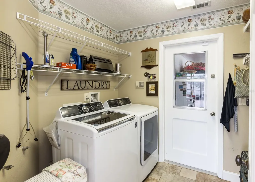 900 N Citrus Avenue Howey In The Hills FL 34737