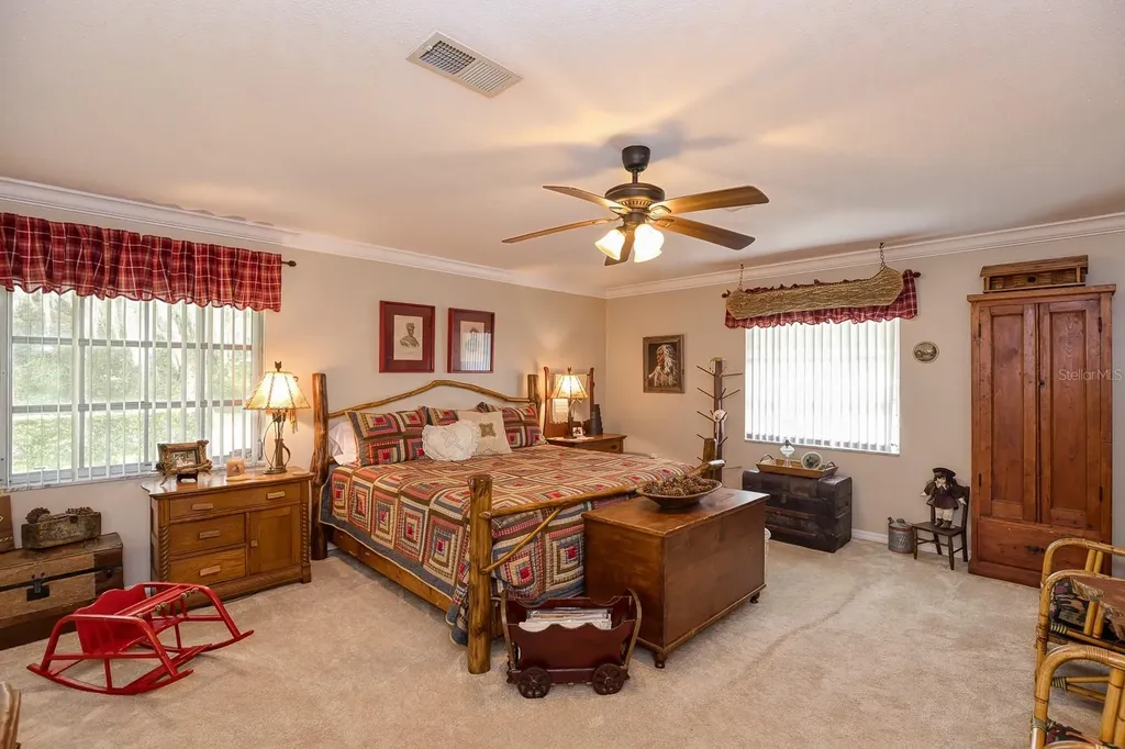 900 N Citrus Avenue Howey In The Hills FL 34737