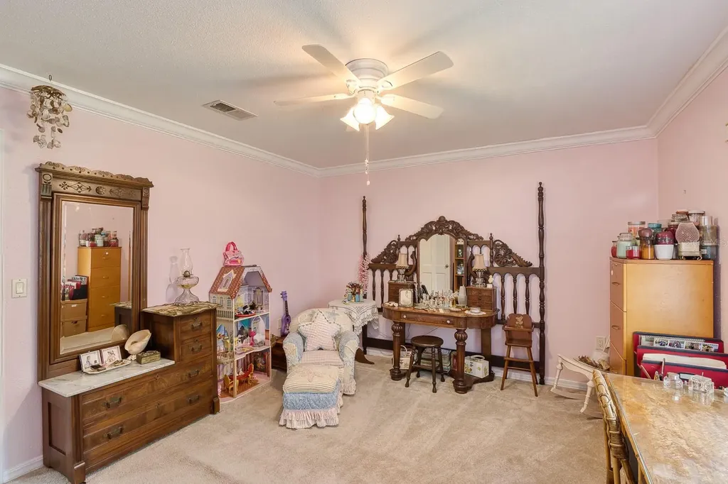 900 N Citrus Avenue Howey In The Hills FL 34737