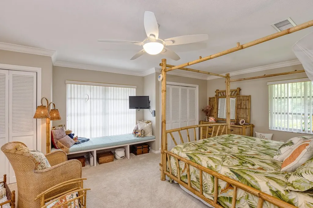 900 N Citrus Avenue Howey In The Hills FL 34737