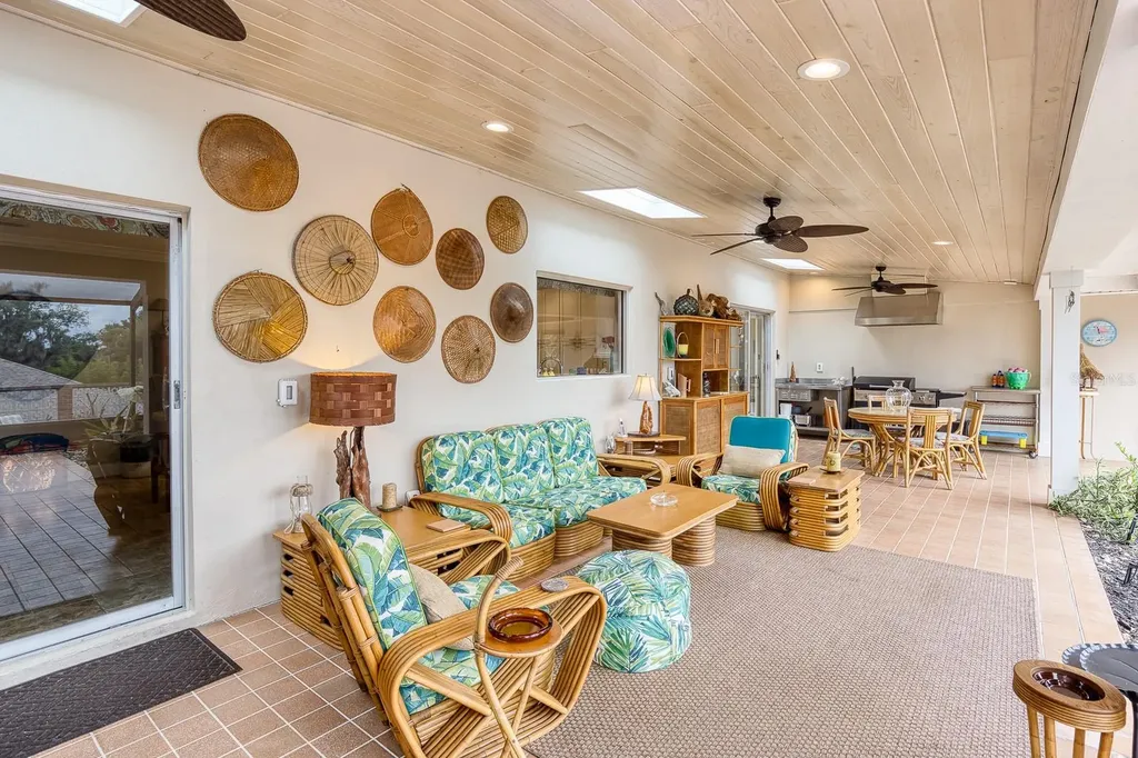 900 N Citrus Avenue Howey In The Hills FL 34737