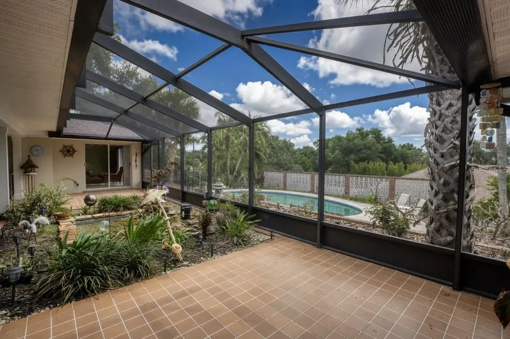 900 N Citrus Avenue Howey In The Hills FL 34737