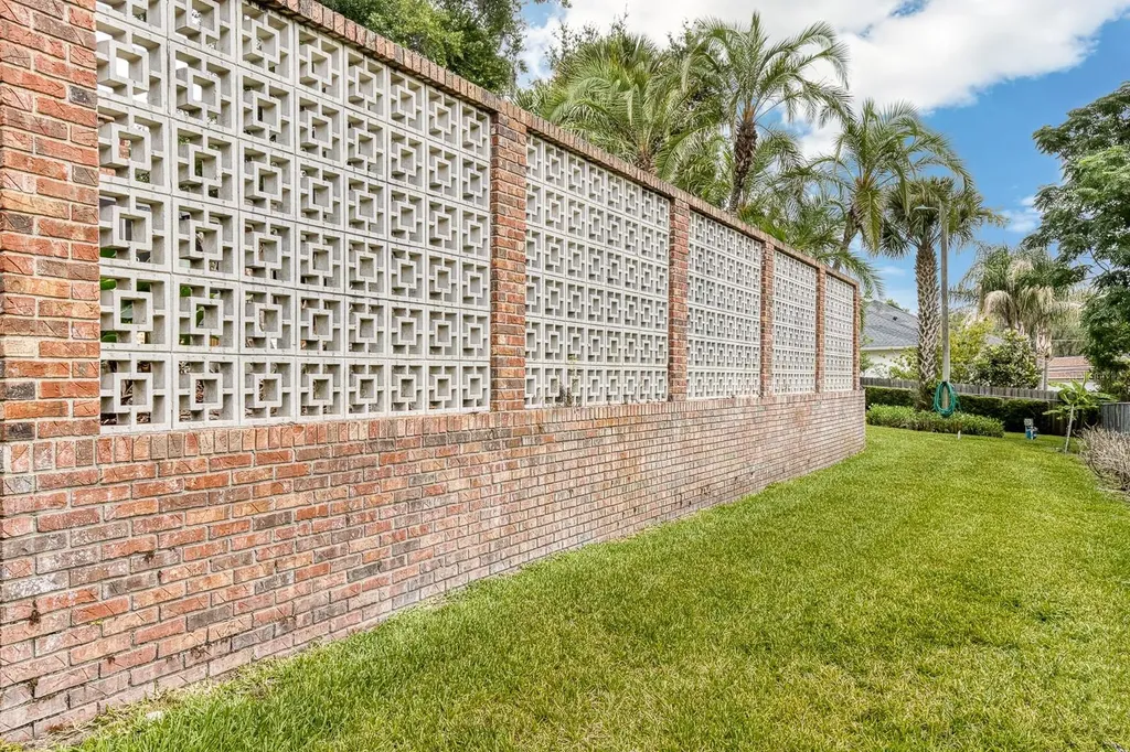 900 N Citrus Avenue Howey In The Hills FL 34737