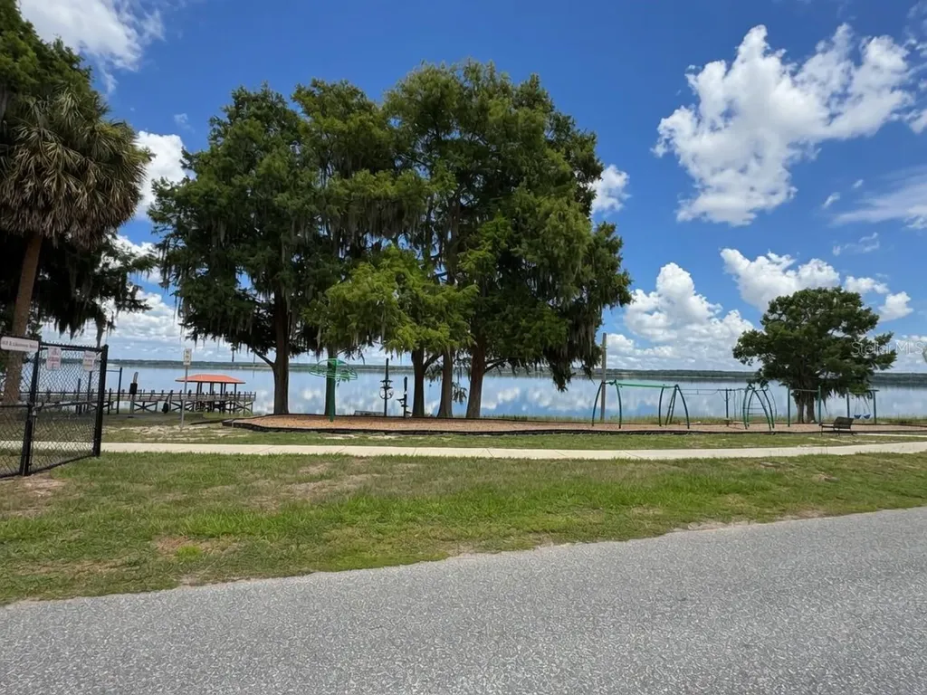 900 N Citrus Avenue Howey In The Hills FL 34737