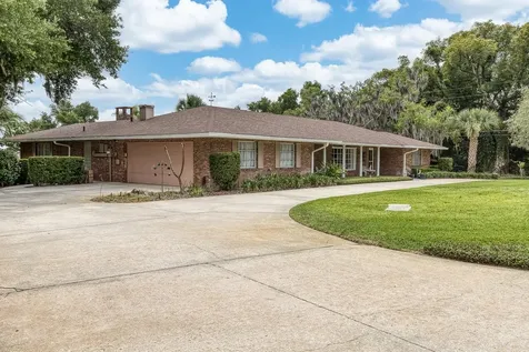 900 N Citrus Avenue Howey In The Hills FL 34737
