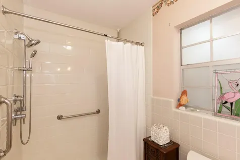 900 N Citrus Avenue Howey In The Hills FL 34737