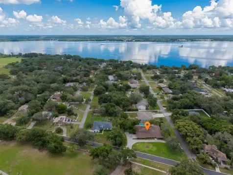 900 N Citrus Avenue Howey In The Hills FL 34737