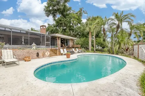 900 N Citrus Avenue Howey In The Hills FL 34737