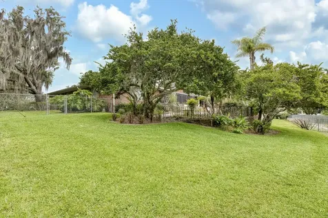 900 N Citrus Avenue Howey In The Hills FL 34737