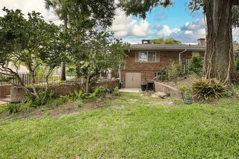 900 N Citrus Avenue Howey In The Hills FL 34737