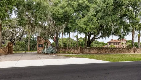 900 N Citrus Avenue Howey In The Hills FL 34737