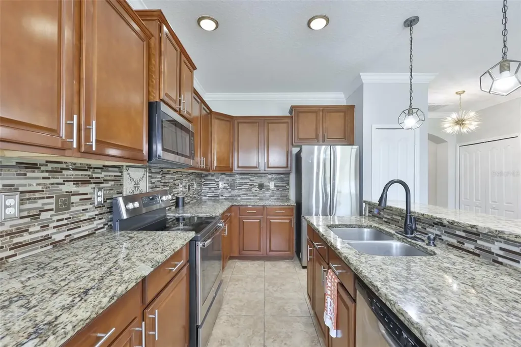 401 Britton Shores Court Ruskin FL 33570