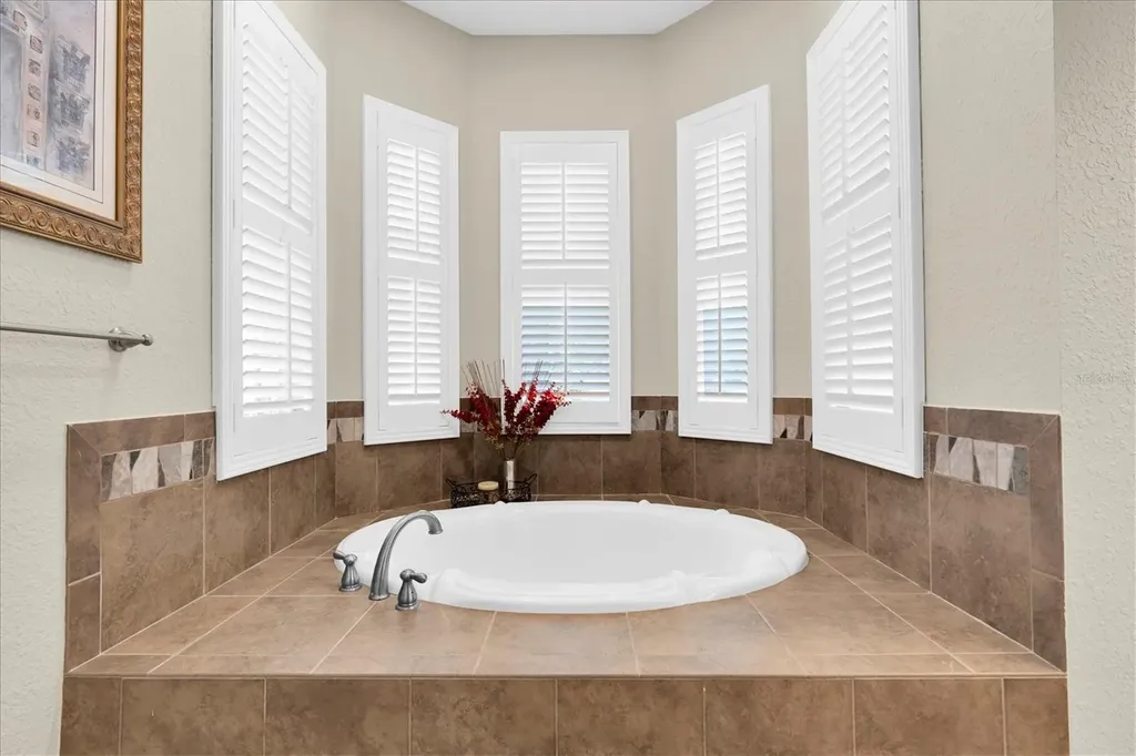 16301 Dunlindale Drive Lithia FL 33547