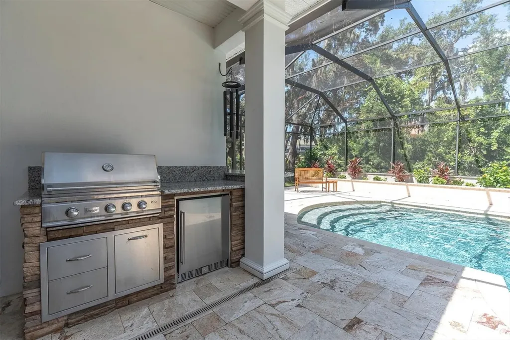 16301 Dunlindale Drive Lithia FL 33547