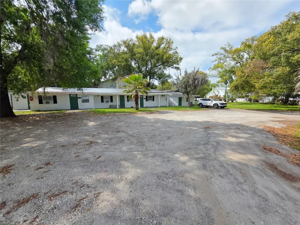 501 W Baker Street Plant City FL 33563