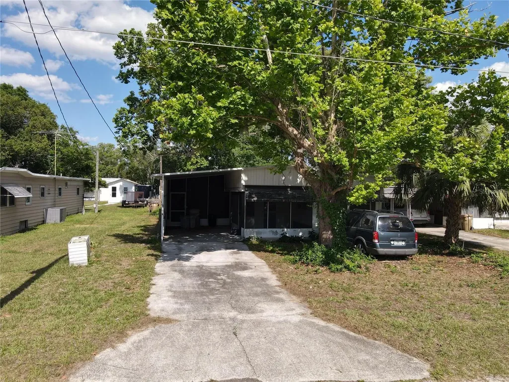 28814 Hubbard Street Leesburg FL 34748