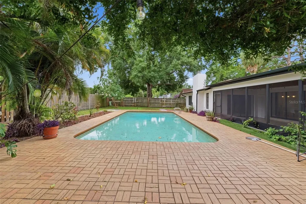 8307 Vallejo Place Tampa FL 33614