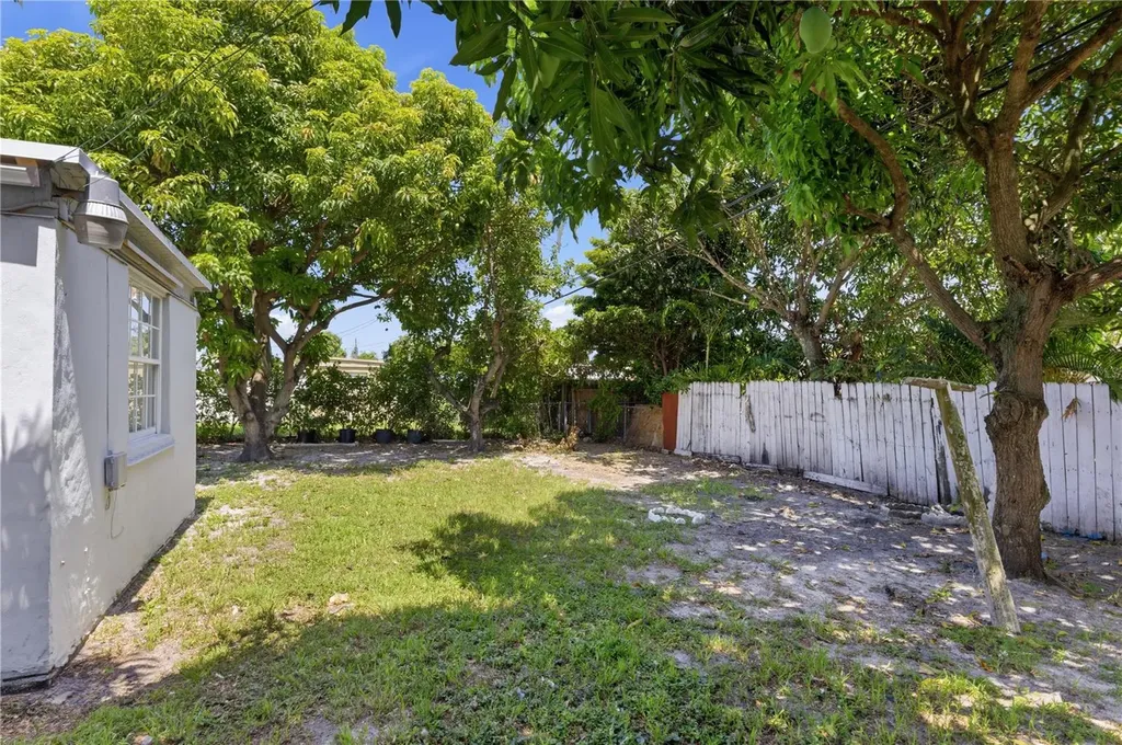 998 W 68th Street Hialeah FL 33014