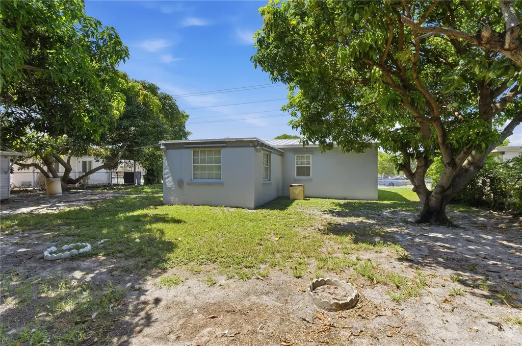 998 W 68th Street Hialeah FL 33014