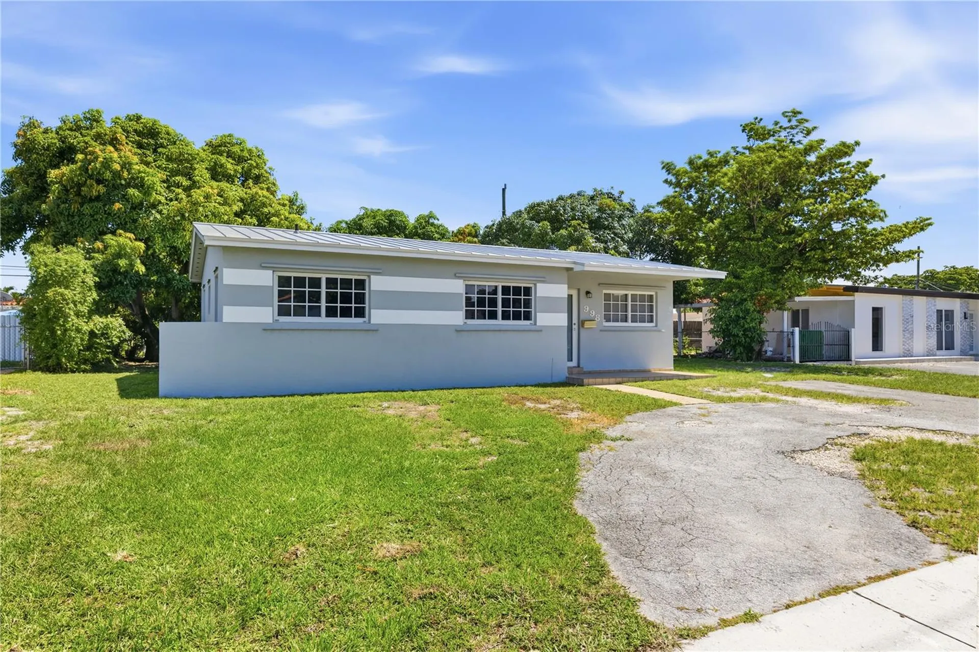 998 W 68th Street Hialeah FL 33014