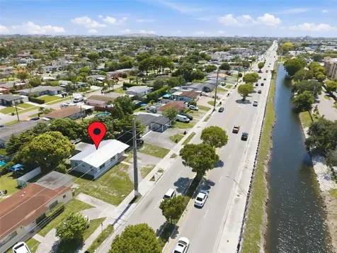998 W 68th Street Hialeah FL 33014