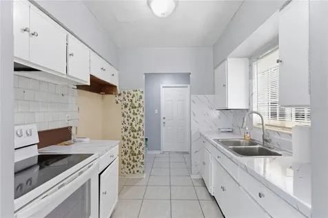 998 W 68th Street Hialeah FL 33014