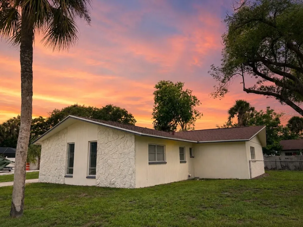 8302 N Flintrock Court Tampa FL 33615