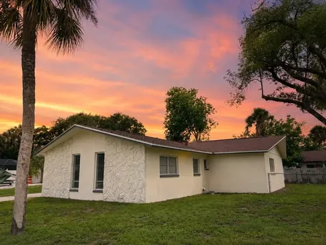 8302 N Flintrock Court Tampa FL 33615