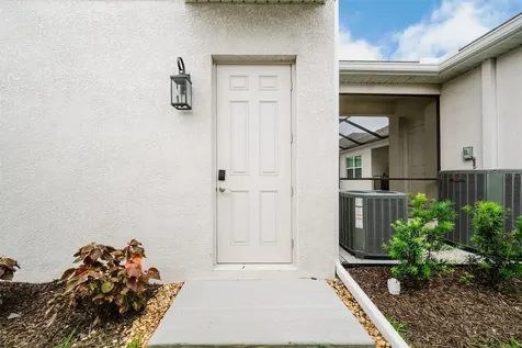 7910 Lake Flores Avenue Bradenton FL 34210