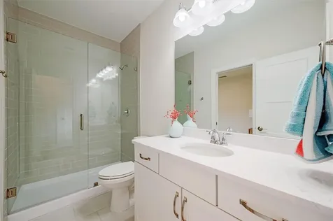 7910 Lake Flores Avenue Bradenton FL 34210