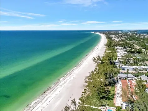 7910 Lake Flores Avenue Bradenton FL 34210