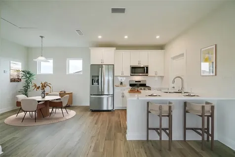 7910 Lake Flores Avenue Bradenton FL 34210