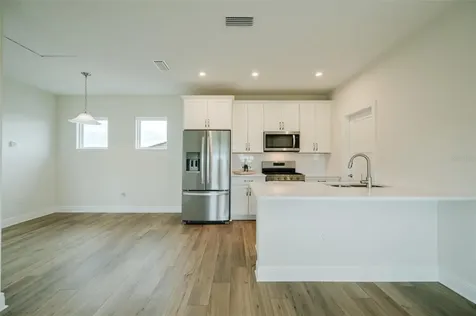 7910 Lake Flores Avenue Bradenton FL 34210