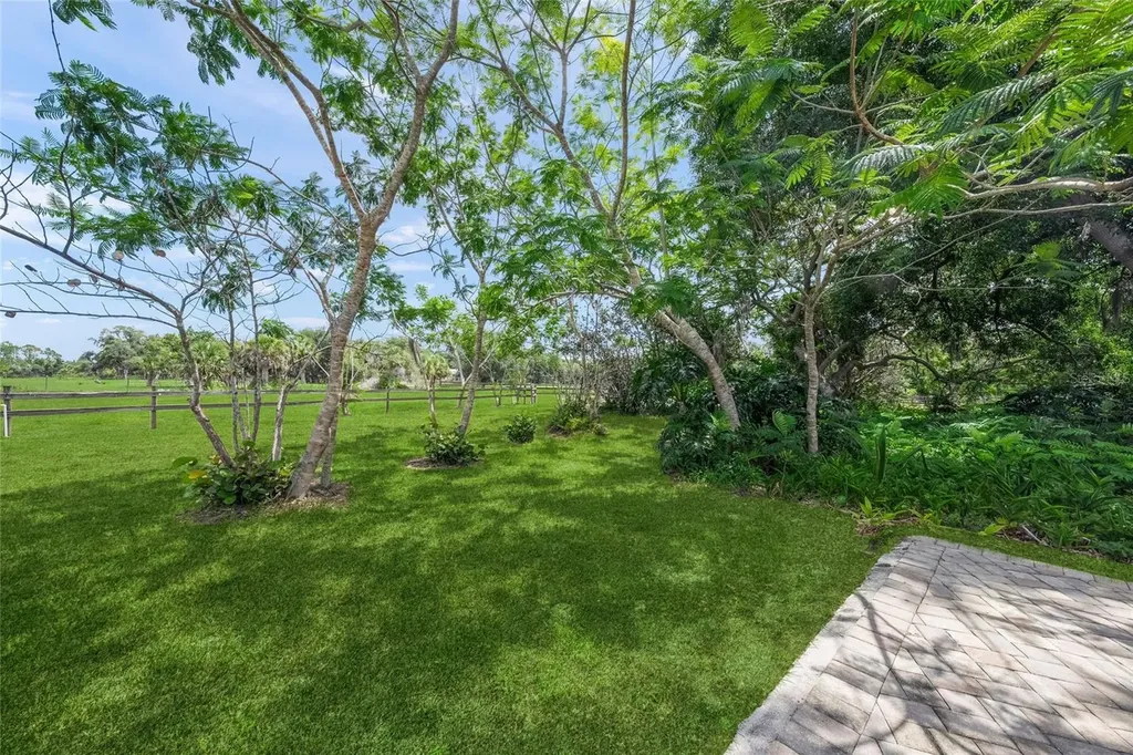 5240 Myakka Valley Trail Sarasota FL 34241