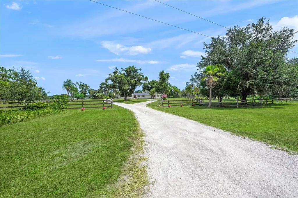 5240 Myakka Valley Trail Sarasota FL 34241