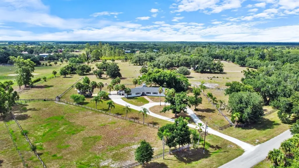 5240 Myakka Valley Trail Sarasota FL 34241