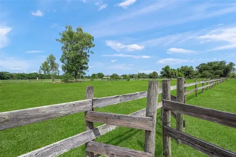 5240 Myakka Valley Trail Sarasota FL 34241
