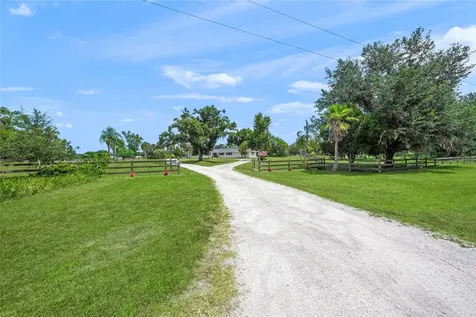 5240 Myakka Valley Trail Sarasota FL 34241