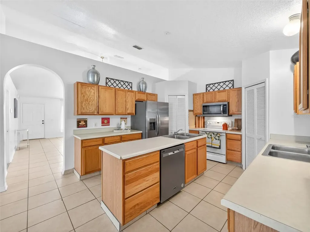 2589 Hunley Loop Kissimmee FL 34743