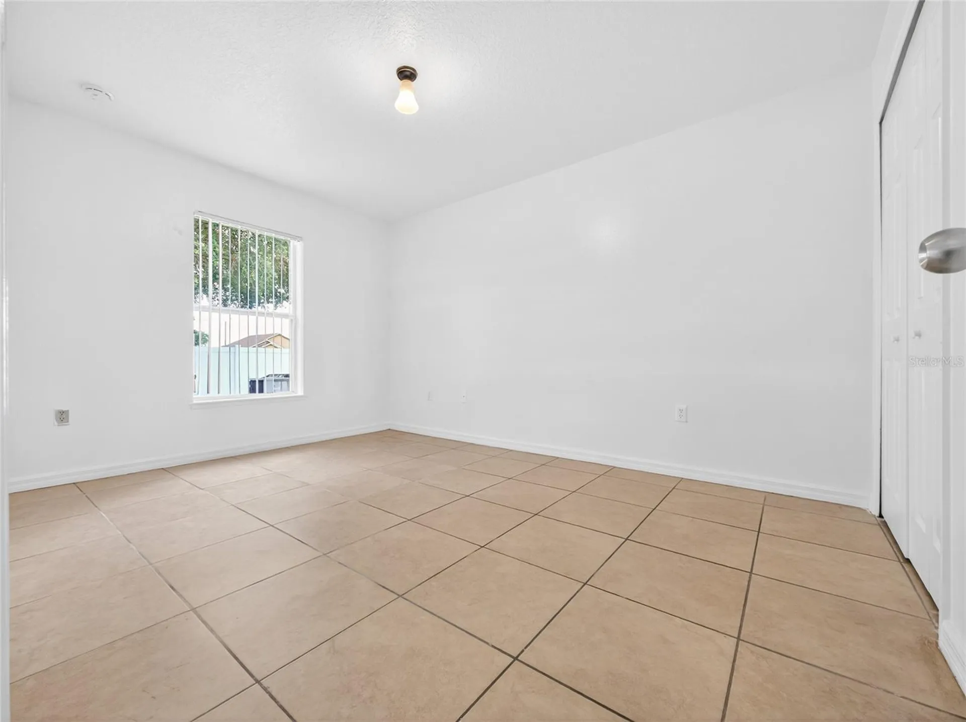 2589 Hunley Loop Kissimmee FL 34743