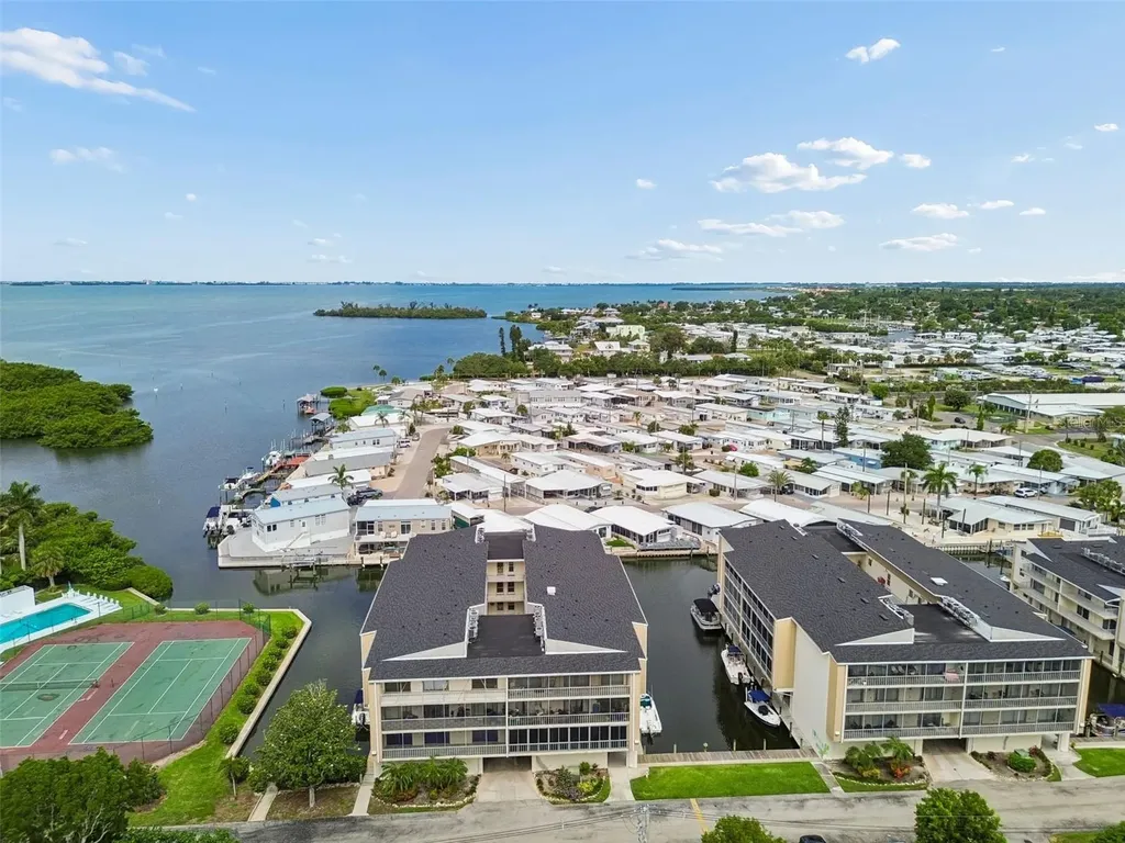 1714 69th Avenue W Bradenton FL 34207