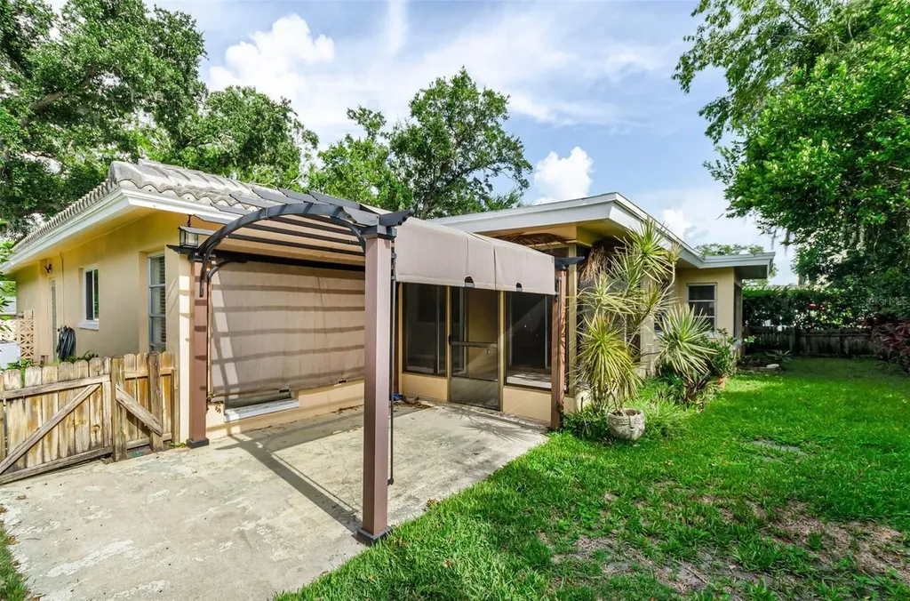 1529 E Dorchester Drive Palm Harbor FL 34684