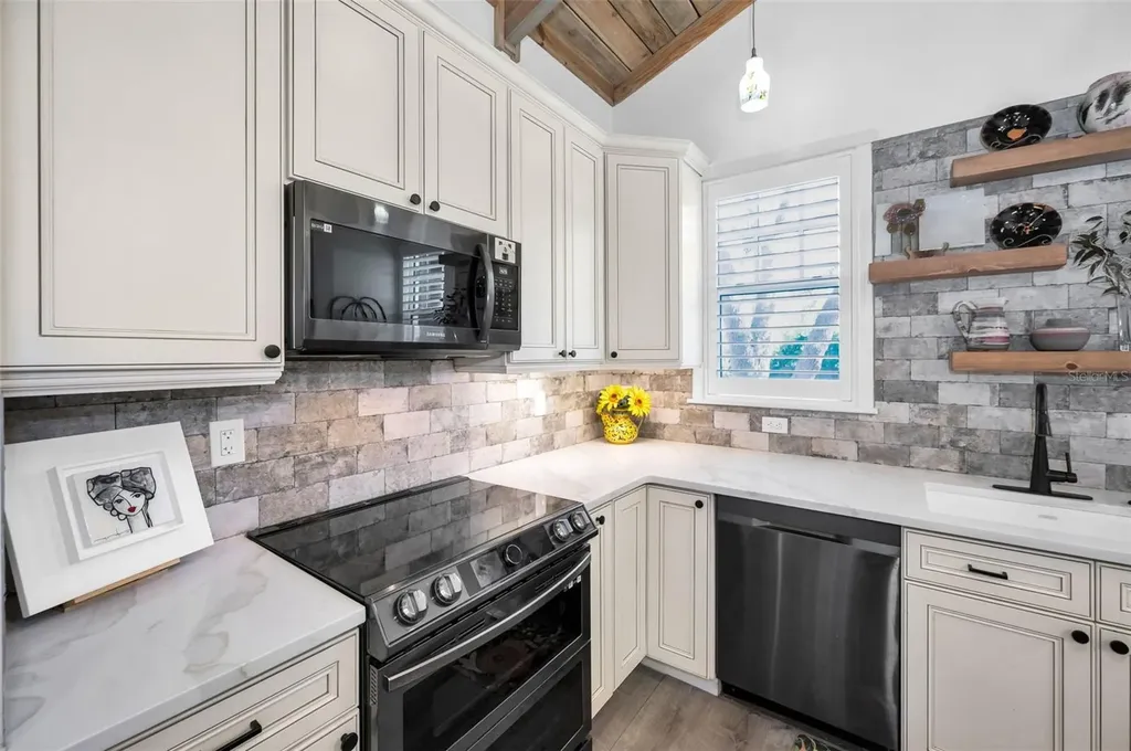 525 Lexington Street Dunedin FL 34698