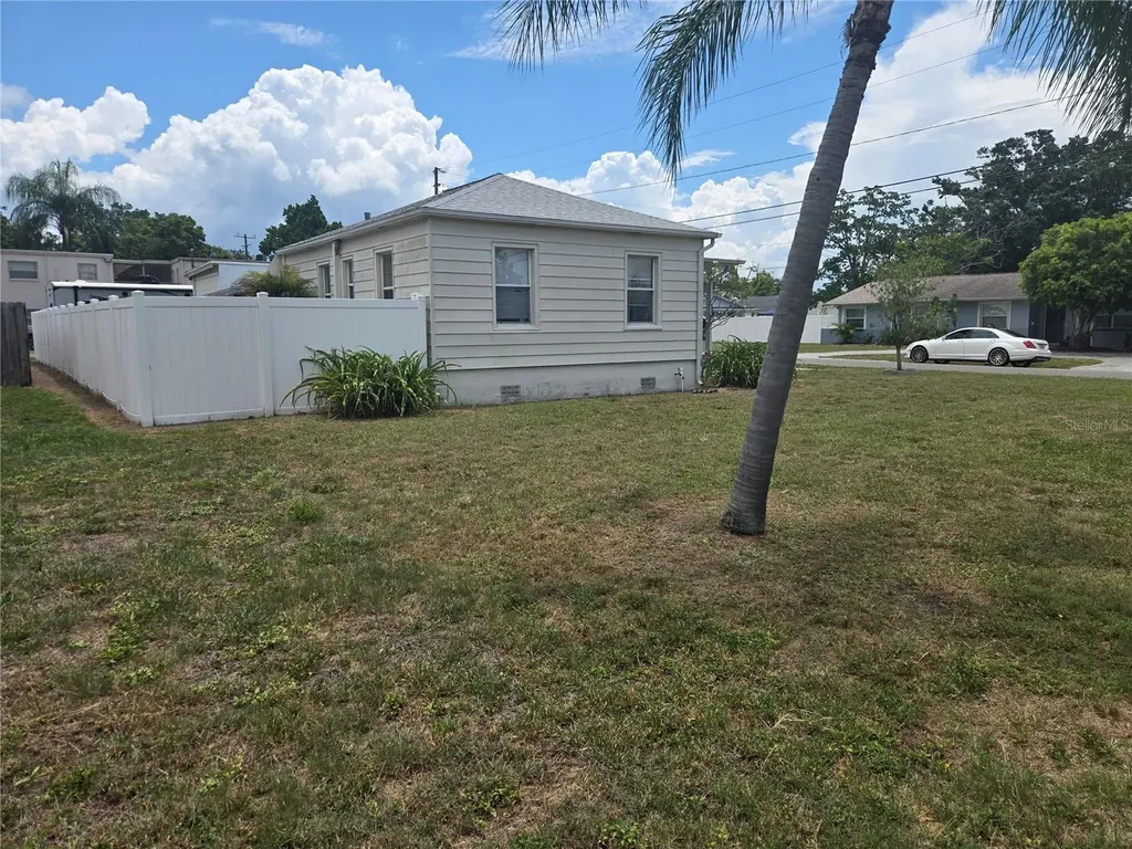 146 NE Madison Circle N St Petersburg FL 33702