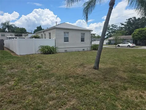 146 NE Madison Circle N St Petersburg FL 33702