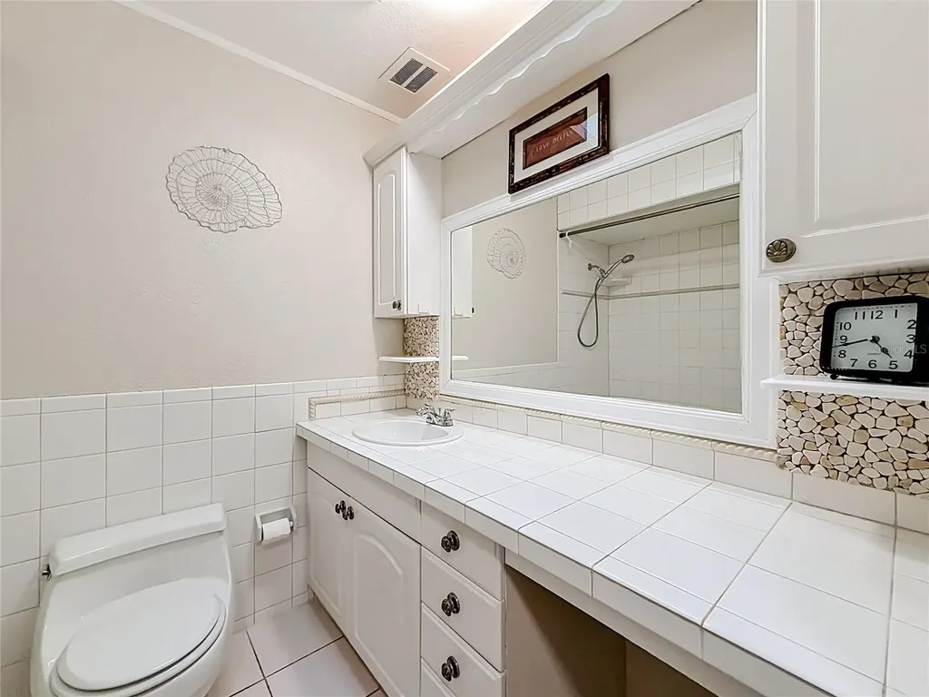 5020 The Oaks Circle Orlando FL 32809