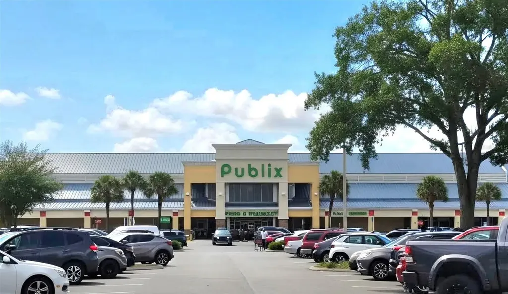 5020 The Oaks Circle Orlando FL 32809