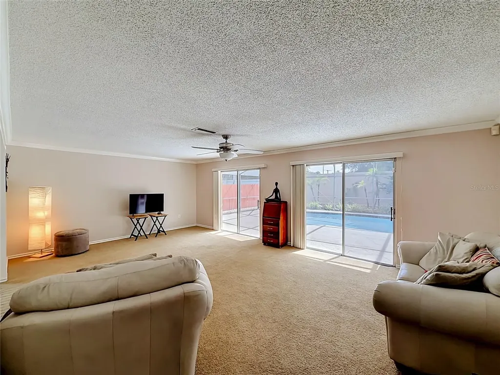 5020 The Oaks Circle Orlando FL 32809