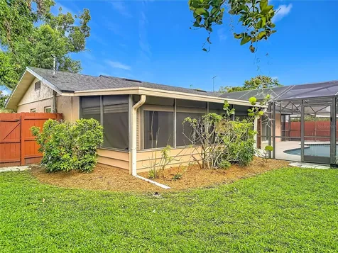 5020 The Oaks Circle Edgewood FL 32809
